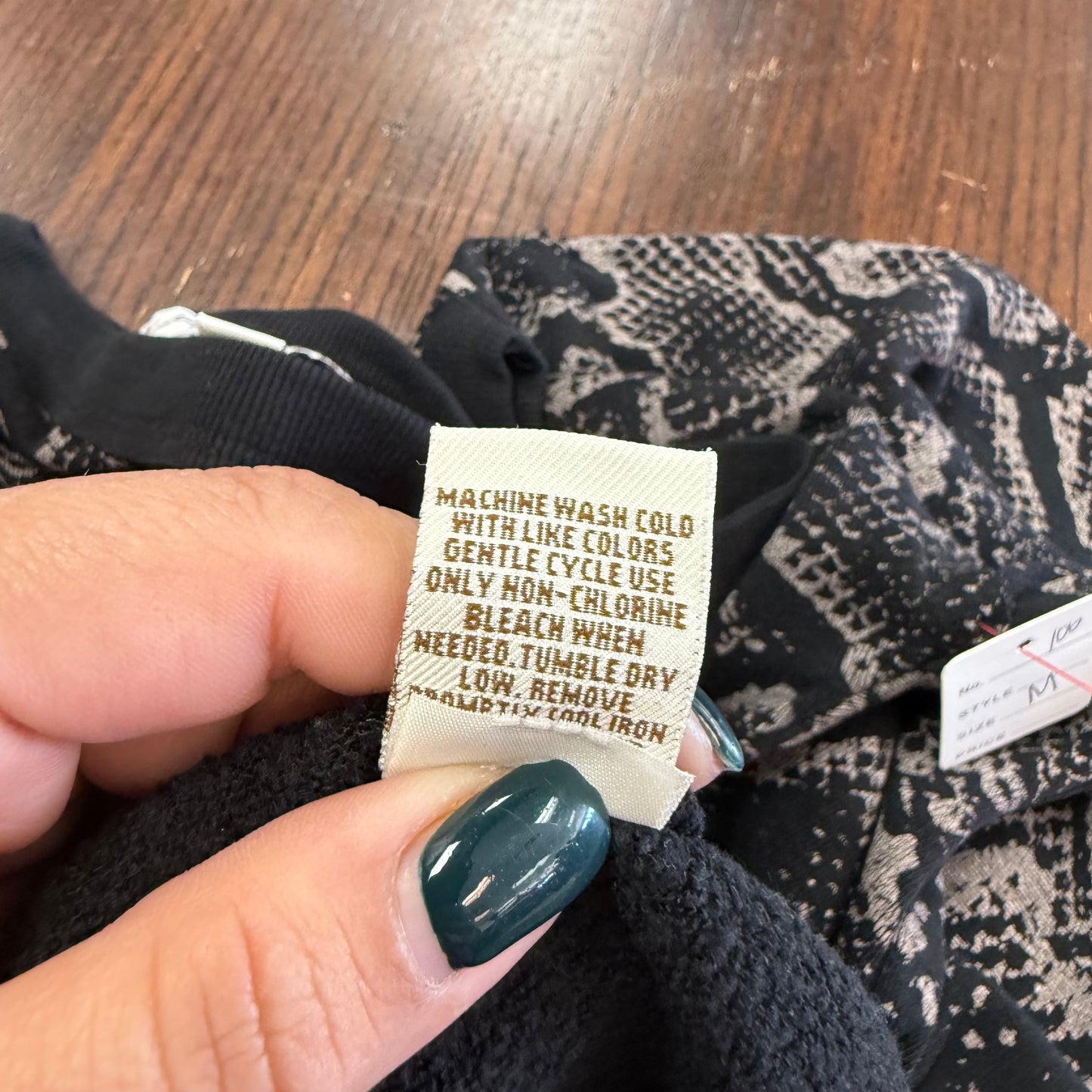 VINTAGE HAVANA COLD SHOULDER SNAKESKIN SWEATER 100 MEDIUM