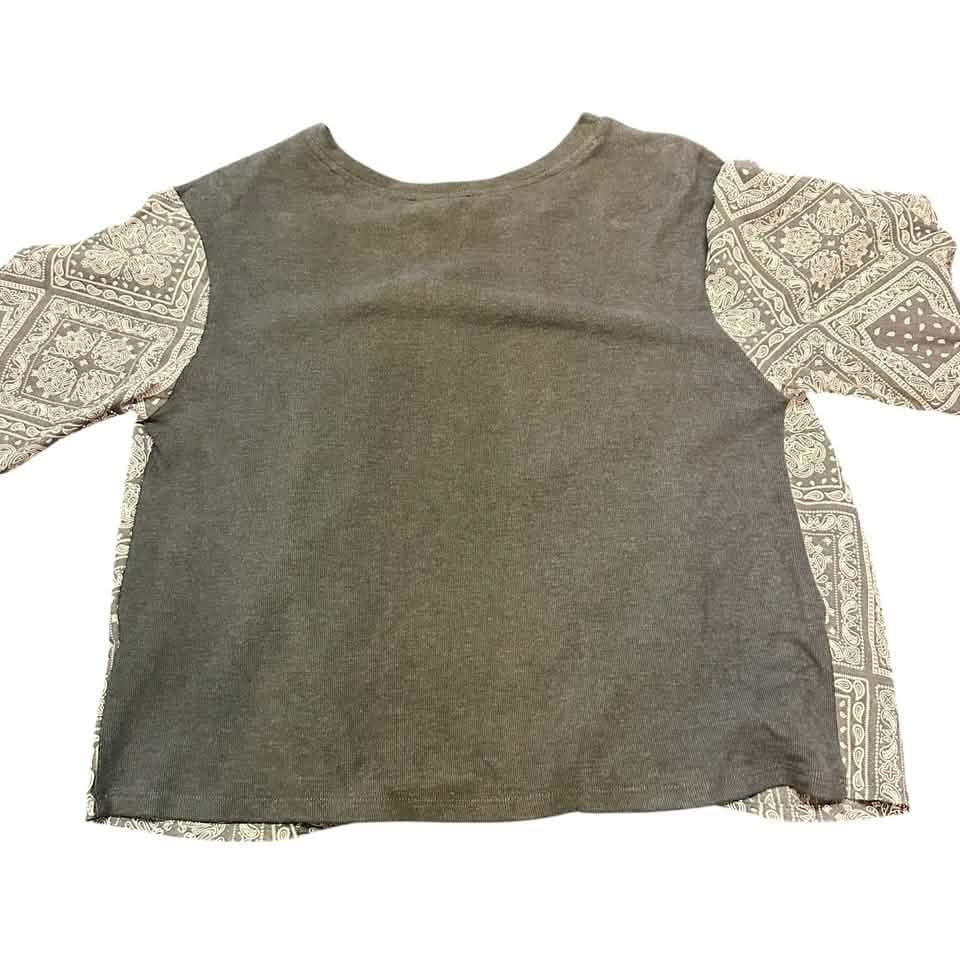 FATE GRAY BANDANA SWEATSHIRT NWT 100 SMALL