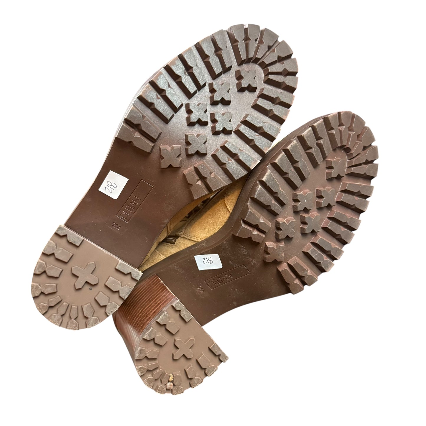 DELTAN SOPHIE SUEDE CHUNKY LUG SOLE HIKER BOOTIE NEW 218 9M