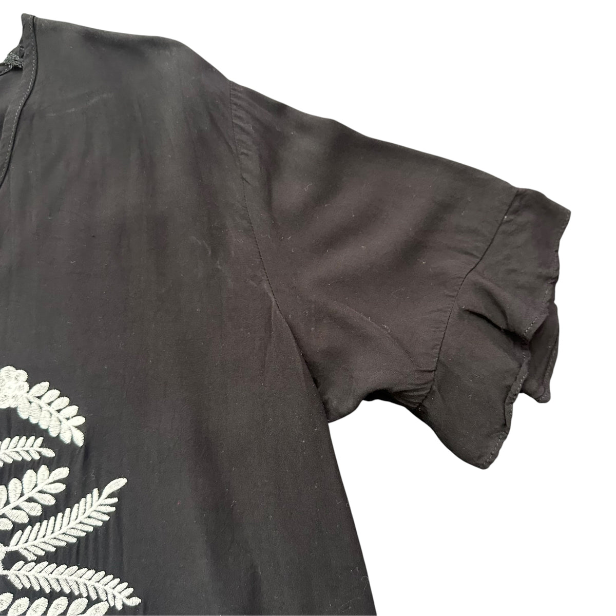 LAYERZ CLOTHING BLACK BLOUSE WHITE EMBROIDERED 100 MEDIUM