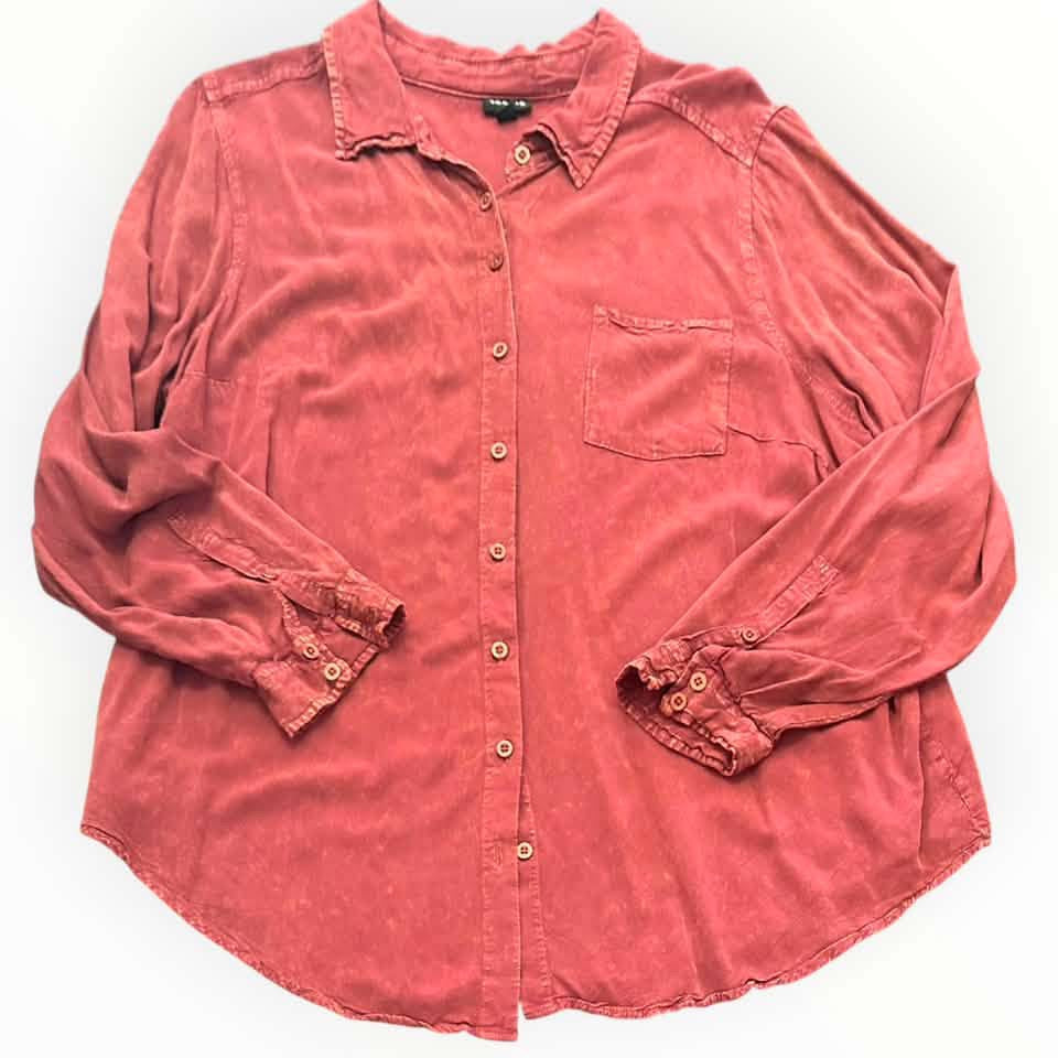 TORRID BURGUNDY STONE WASHED BUTTON UP BLOUSE 123 2X