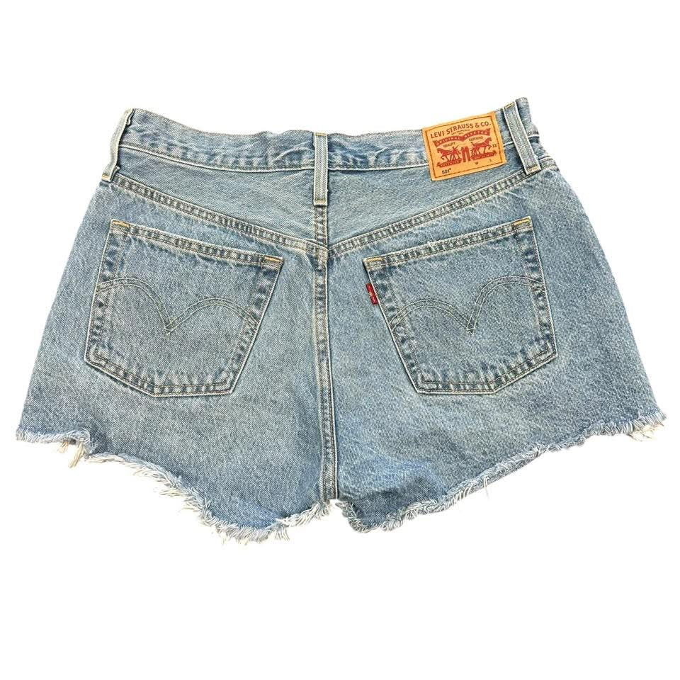 LEVIS HIGH RISE DISTRESSED SHORTS 143 Sz 29