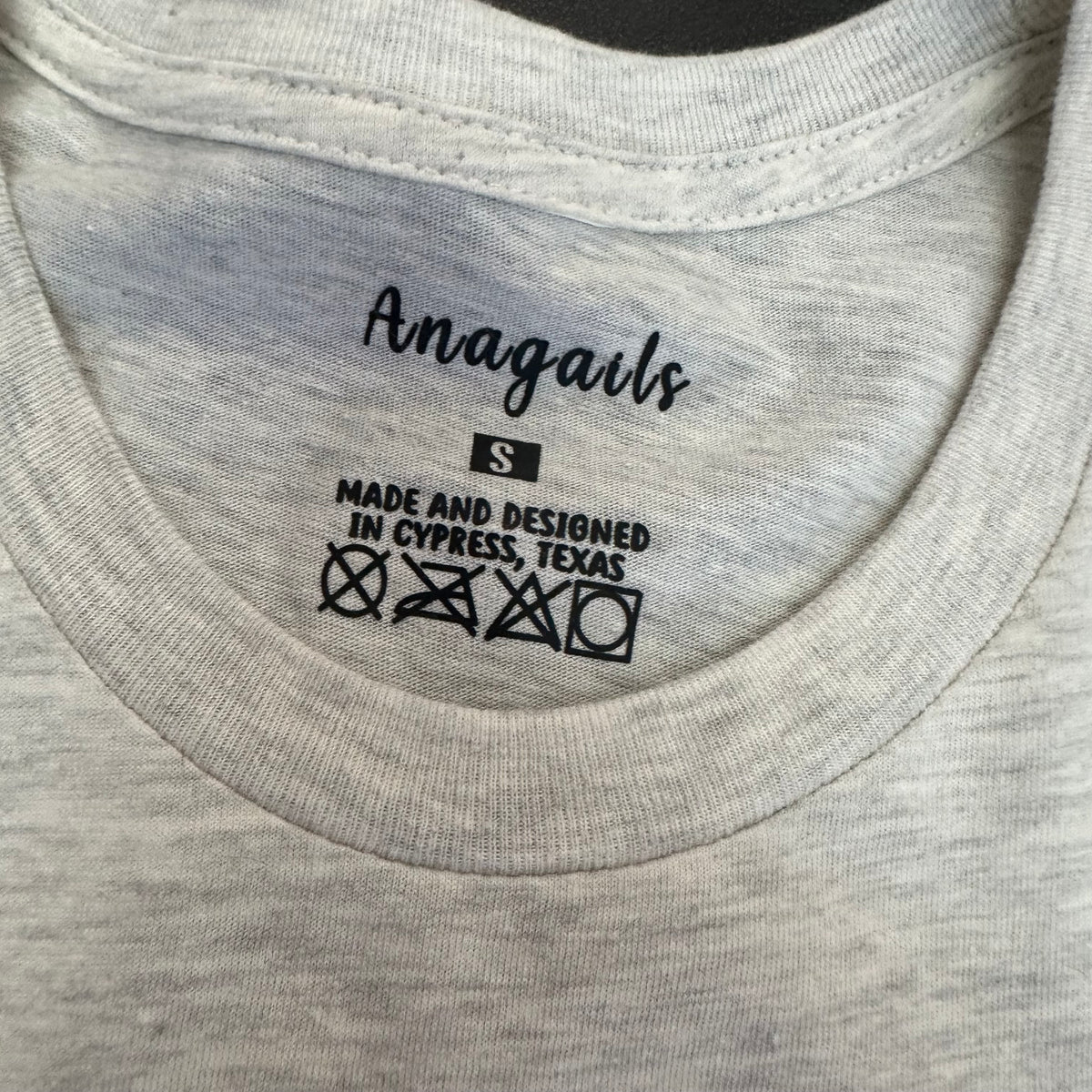 ANAGAIL GRAY PINK GINGERBREAD HOLIDAY TSHIRT NWT 289 SMALL