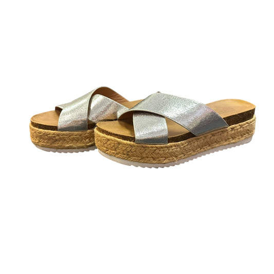 SILVER METALLIC CRISSCROSS PLATFORM SLIDE SANDAL 179 SZ 8