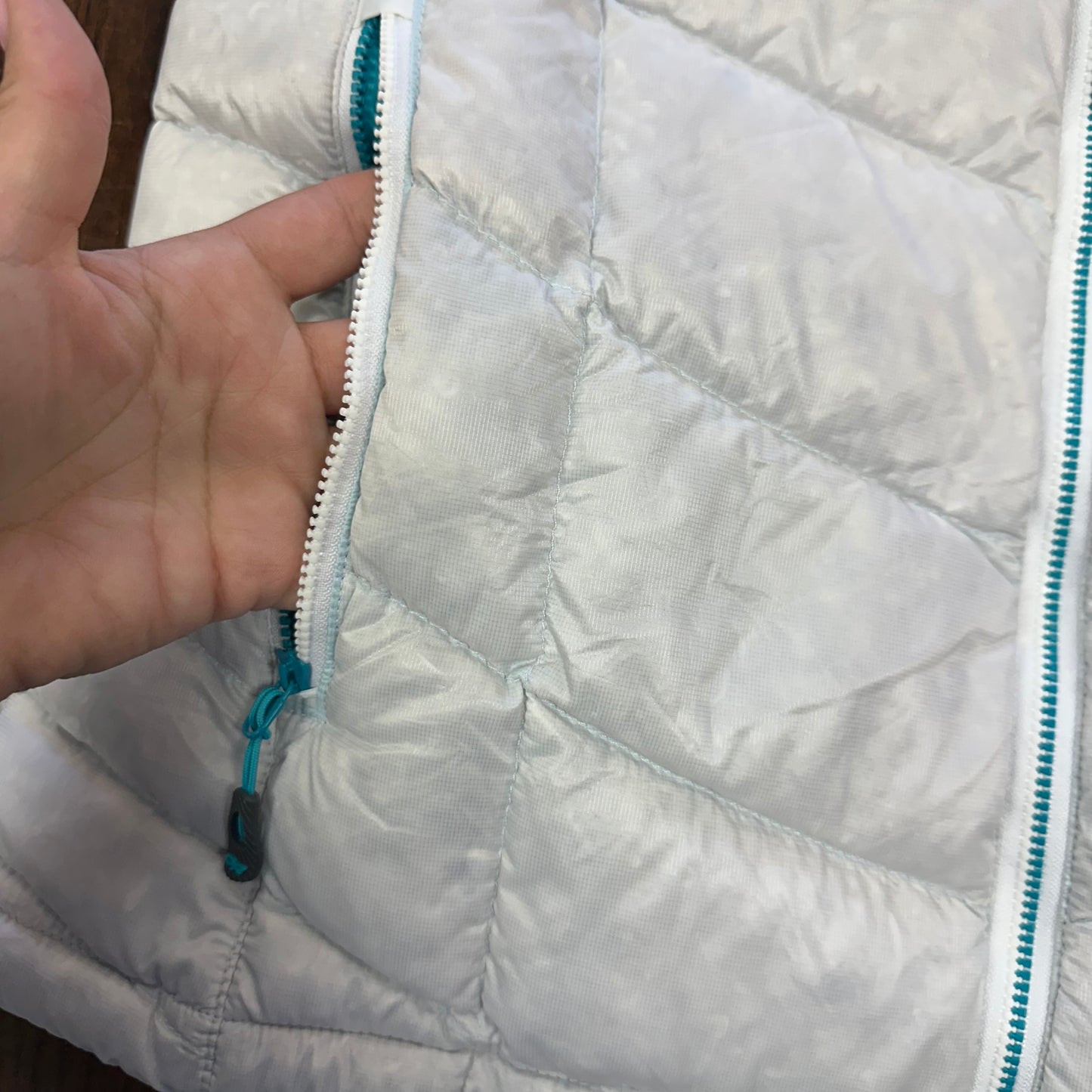 OUTDOOR RESEARCH SONATA DOWN PUFFER VEST WHITE 11 LARGE