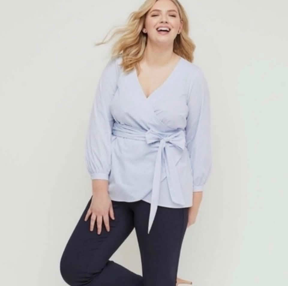 LANE BRYANT GINGHAM BLUE WHITE WRAP BLOUSE 292  SZ 26