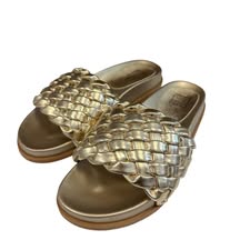SHU SHOP GOLD SLIDES 122 NWOT SZ 6.5
