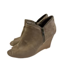 REPORT BROWN SUEDE PEEP TOE WEDGES 221 Sz 7