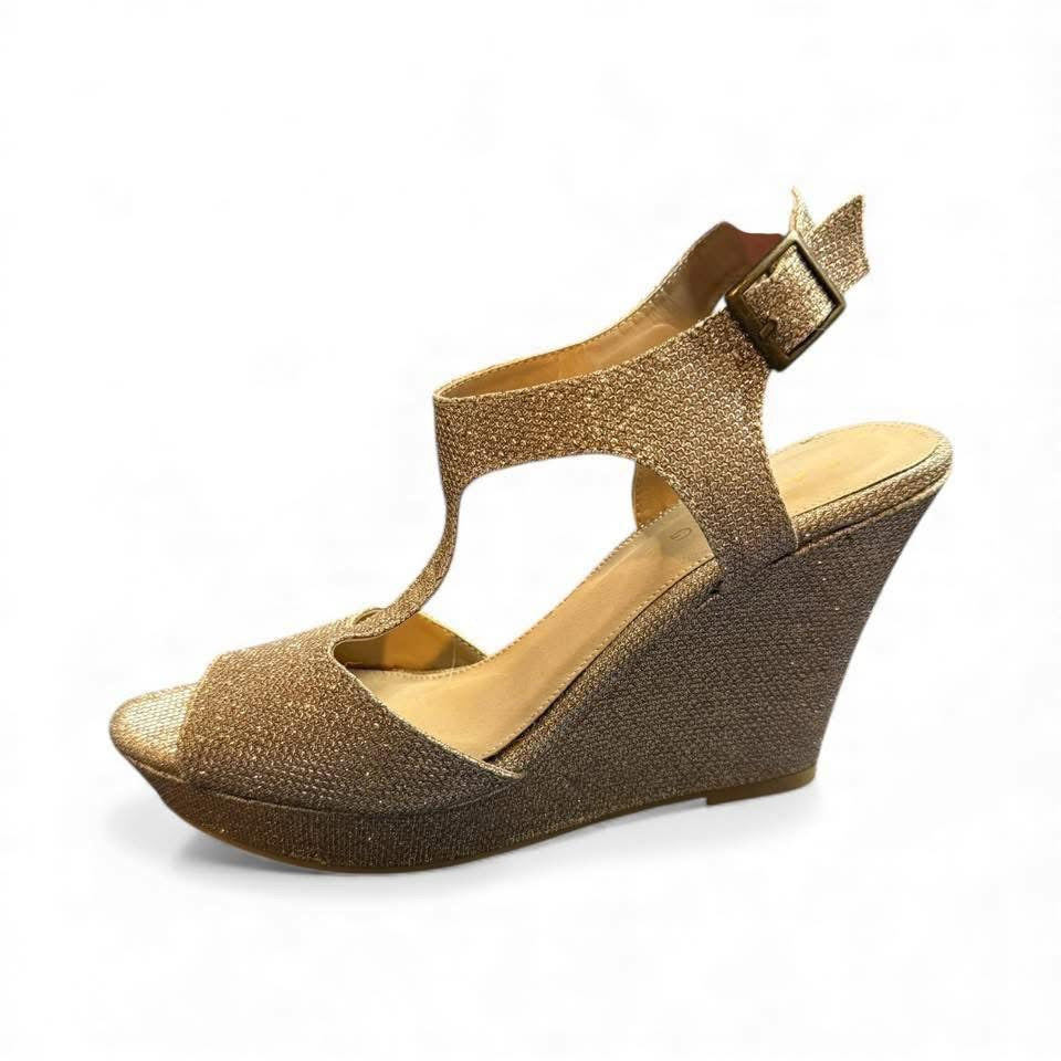 RAMPAGE GOLD WEDGES OPEN TOE BUCKLE SZ 8.5