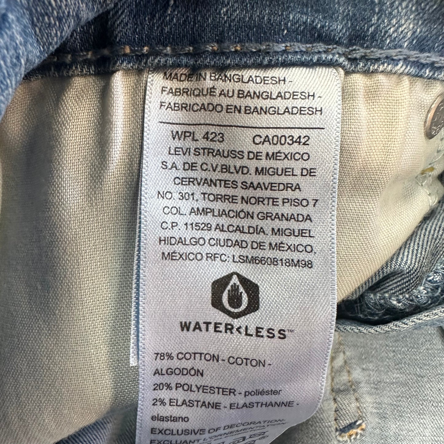 LEVI SIGNATURE STRAUSS MID RISE CAPRI 100 SZ 12/31