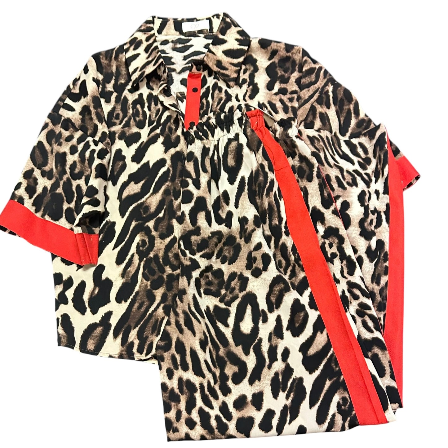 Q2 2 PC ANIMAL PRINT SET BUTTON UP TOP WIDE LEG PANTS 255 SMALL
