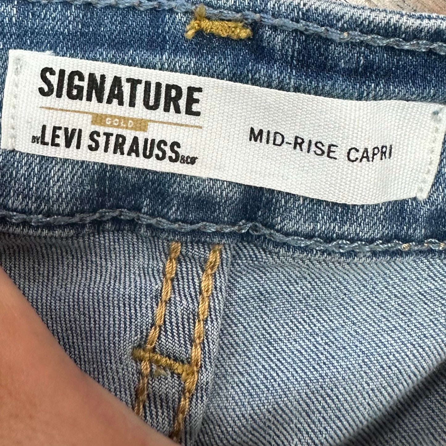 LEVI SIGNATURE STRAUSS MID RISE CAPRI 100 SZ 12/31