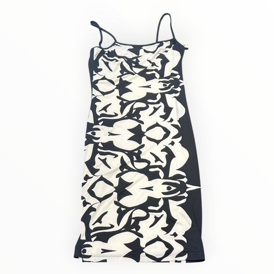 ANALILI BLACK WHITE DRESS 198 LARGE??