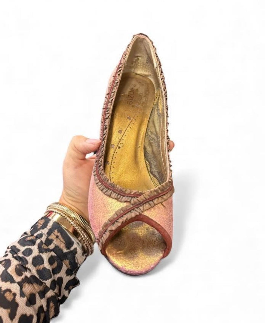 KENSIE BRISTOL MAROON GOLD LEATHER PEEP TOE HEELS RUFFLES 143 SZ 9