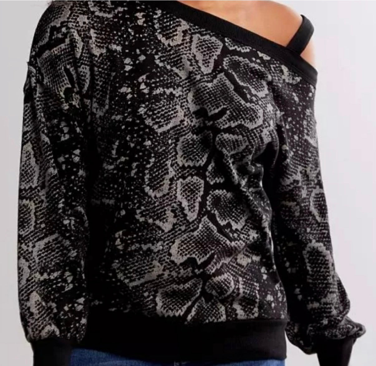 VINTAGE HAVANA COLD SHOULDER SNAKESKIN SWEATER 100 MEDIUM