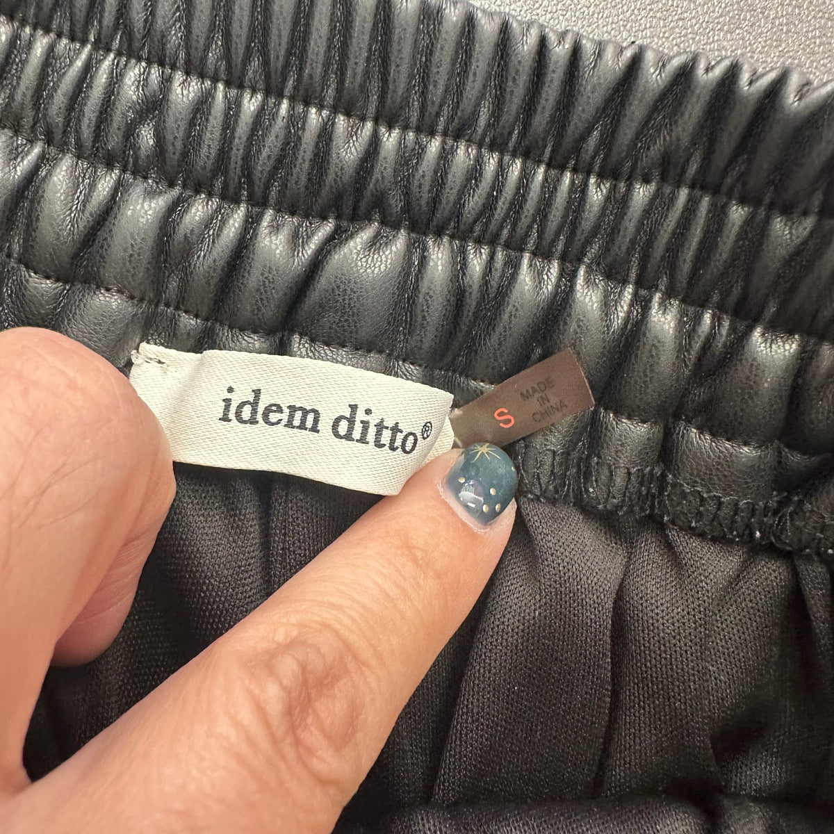 IDEM DITTO BLACK QUILTED FAUX LEATHER SHORTS 100 SMALL
