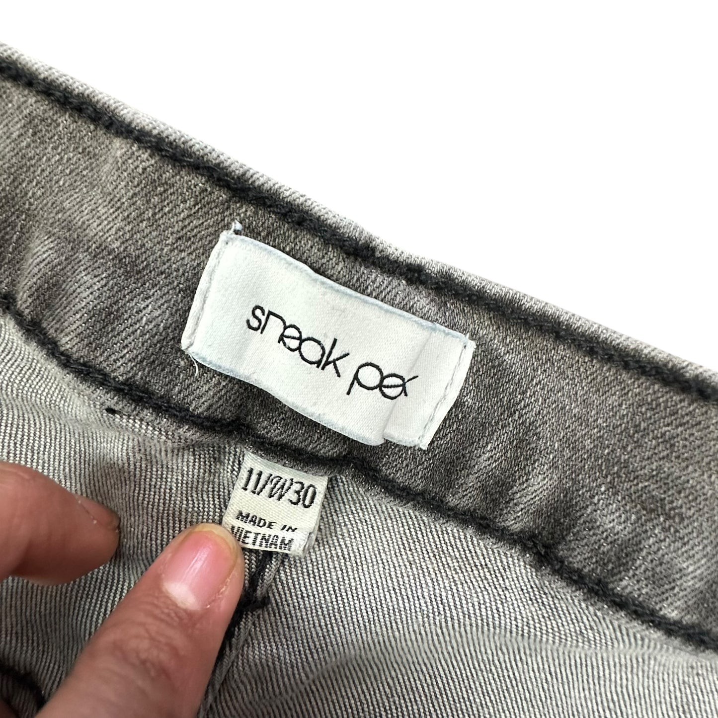 SNEAK PEEK GRAY WASH DISTRESSED HIGH RISE STRAIGHT JEANS 206 LARGE