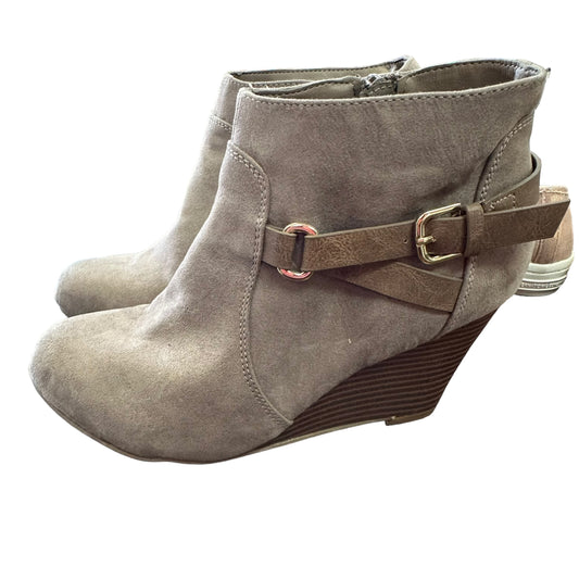 CATO TAUPE ANKLE BOOTIE WEDGES - SZ 6 - 32