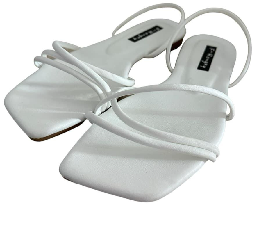 F HONGXY WHITE FLAT SANDALS  NWOT  Sz 7/8  $9.99