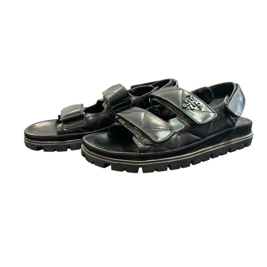 BLACK INSPIRED QUILTED SANDALS W LOGO 122 SZ 6.5
