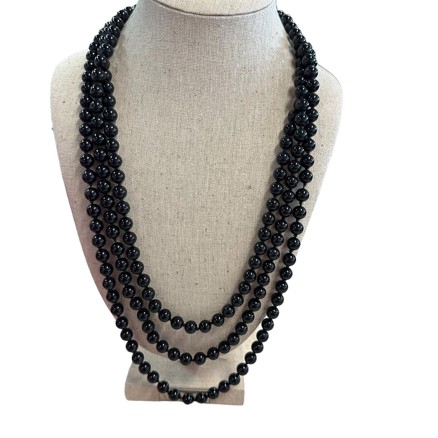 BLACK LONG BEADED NECKLACE