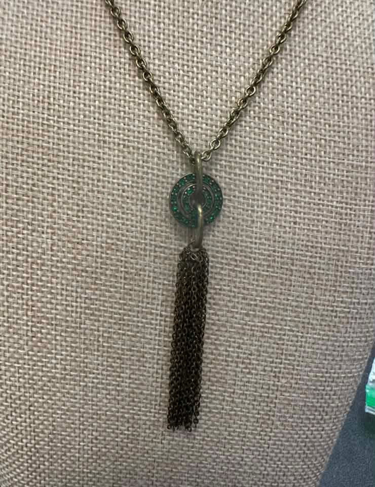 GOLD CHAINLINK NECKLACE GREEN RHINESTONE PENDANT TASSEL 143