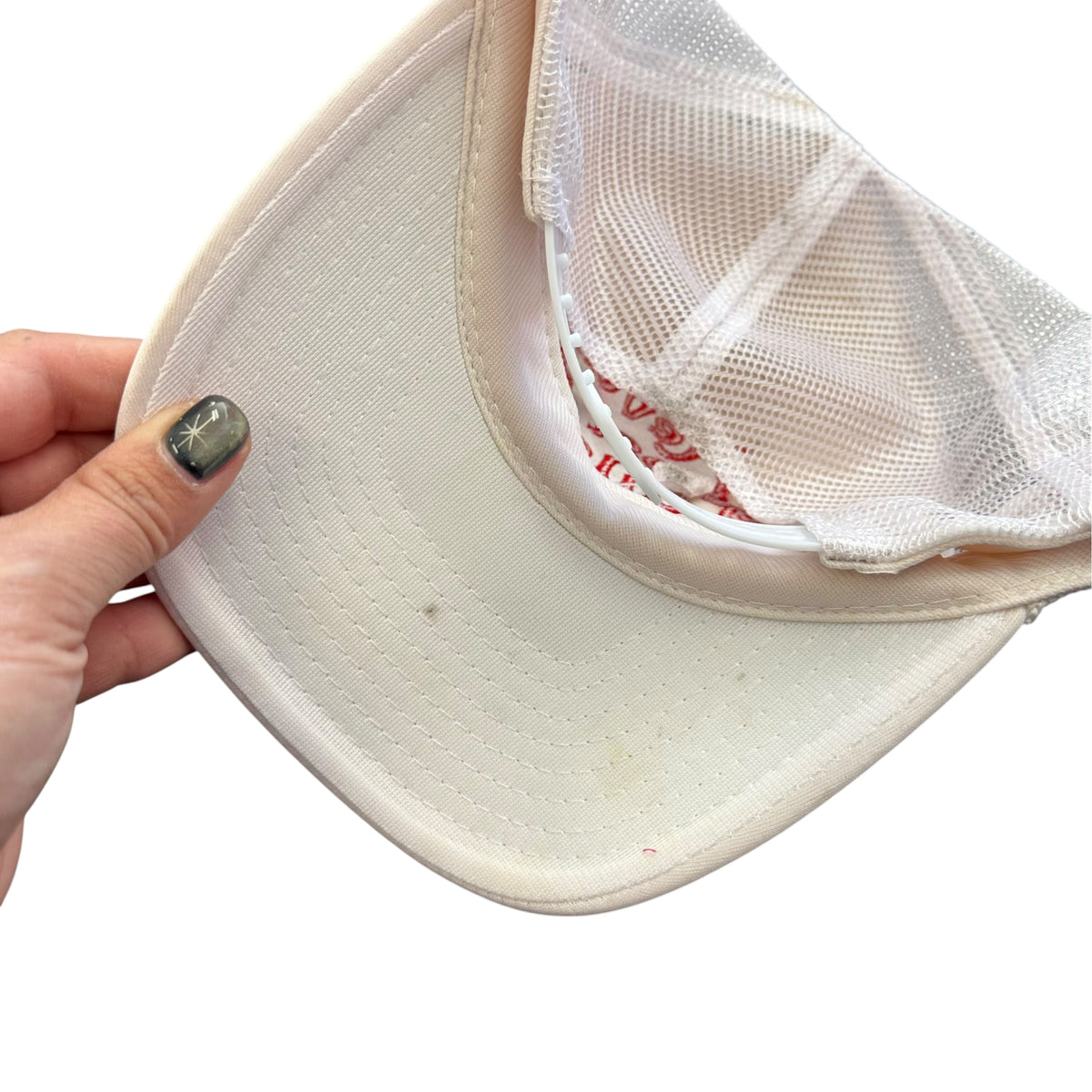 NEVER LOST A TAILGATE WHITE TRUCKER CAP NEW 100