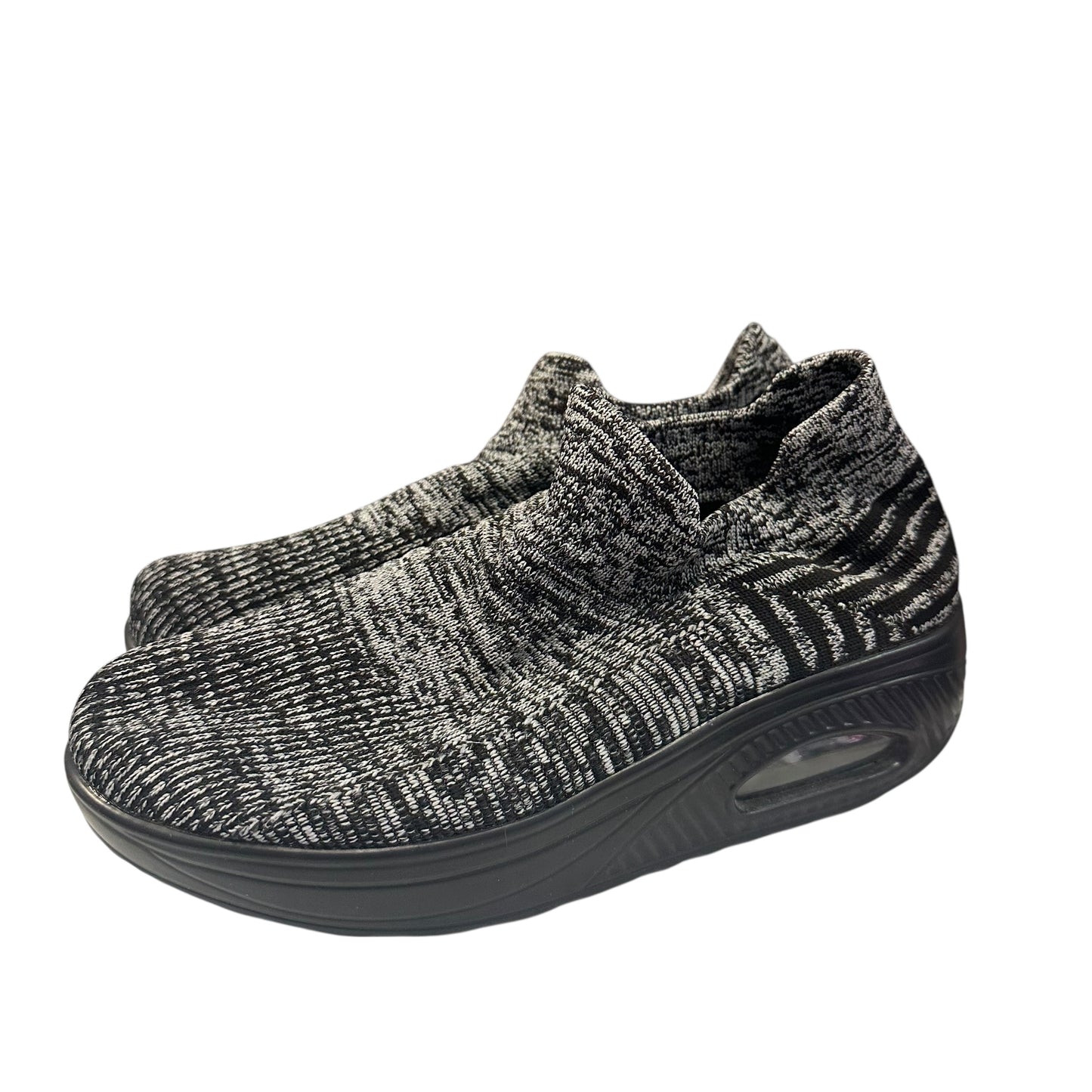 SLIP ON SNEAKERS 200 NWOB SZ 5/6