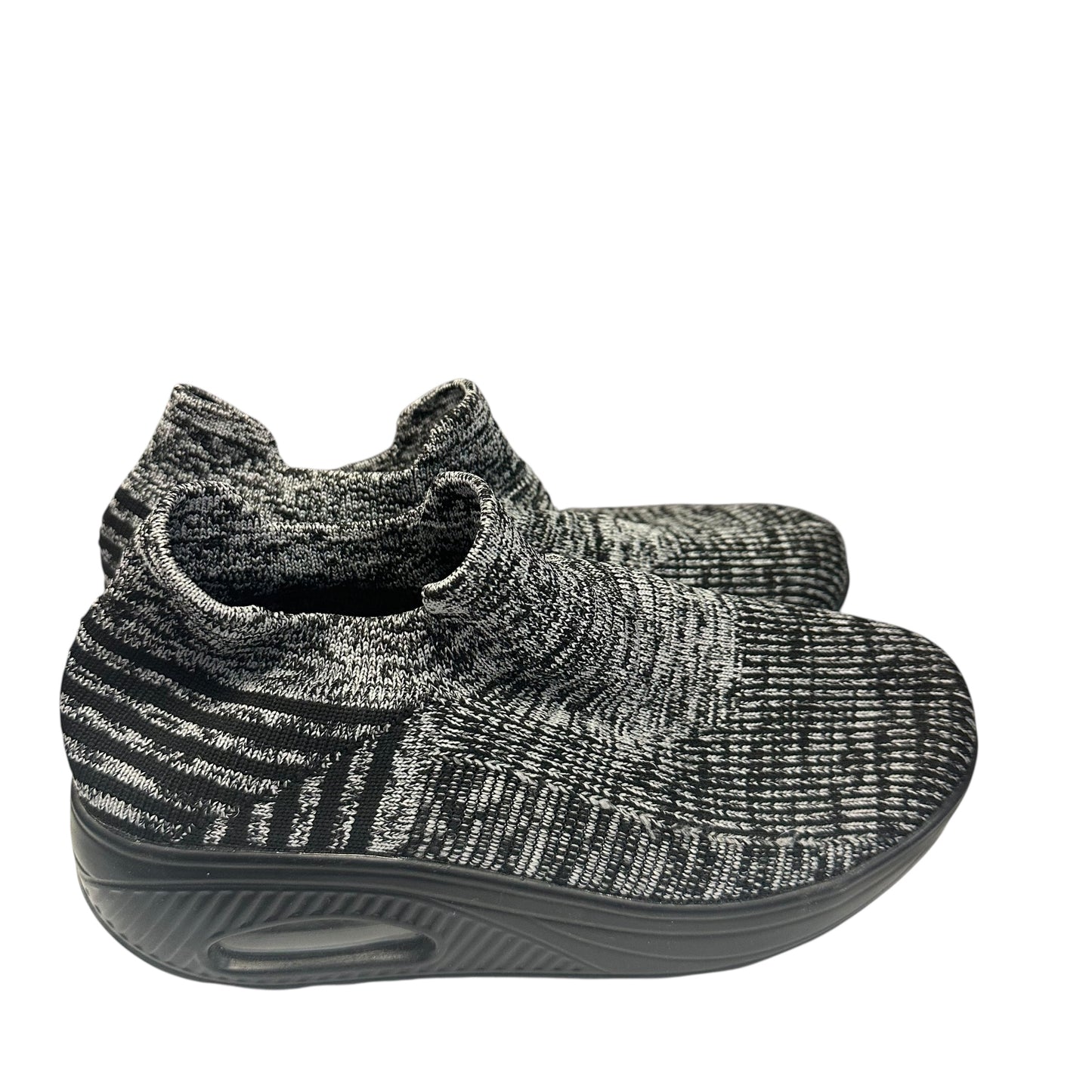 SLIP ON SNEAKERS 200 NWOB SZ 5/6