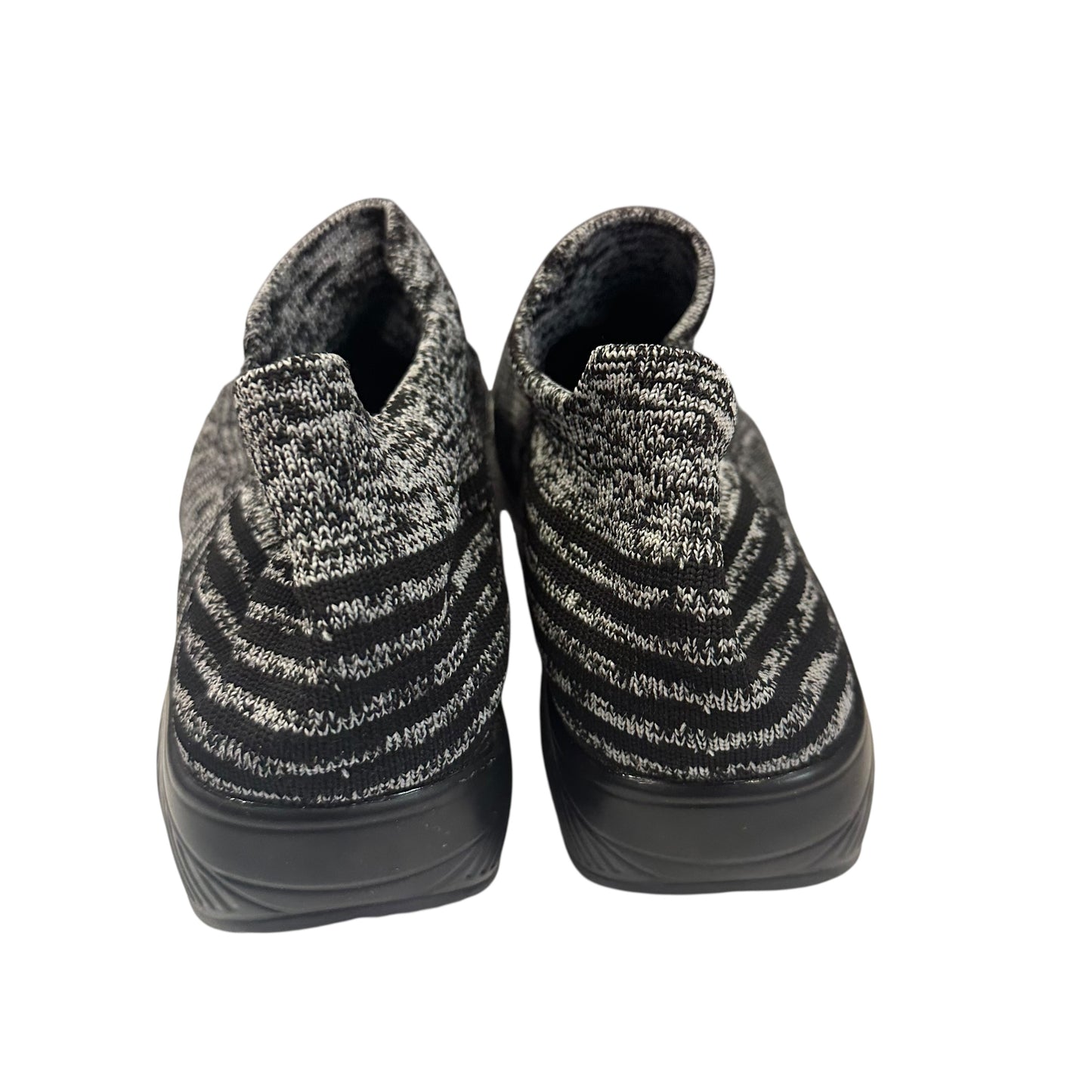 SLIP ON SNEAKERS 200 NWOB SZ 5/6