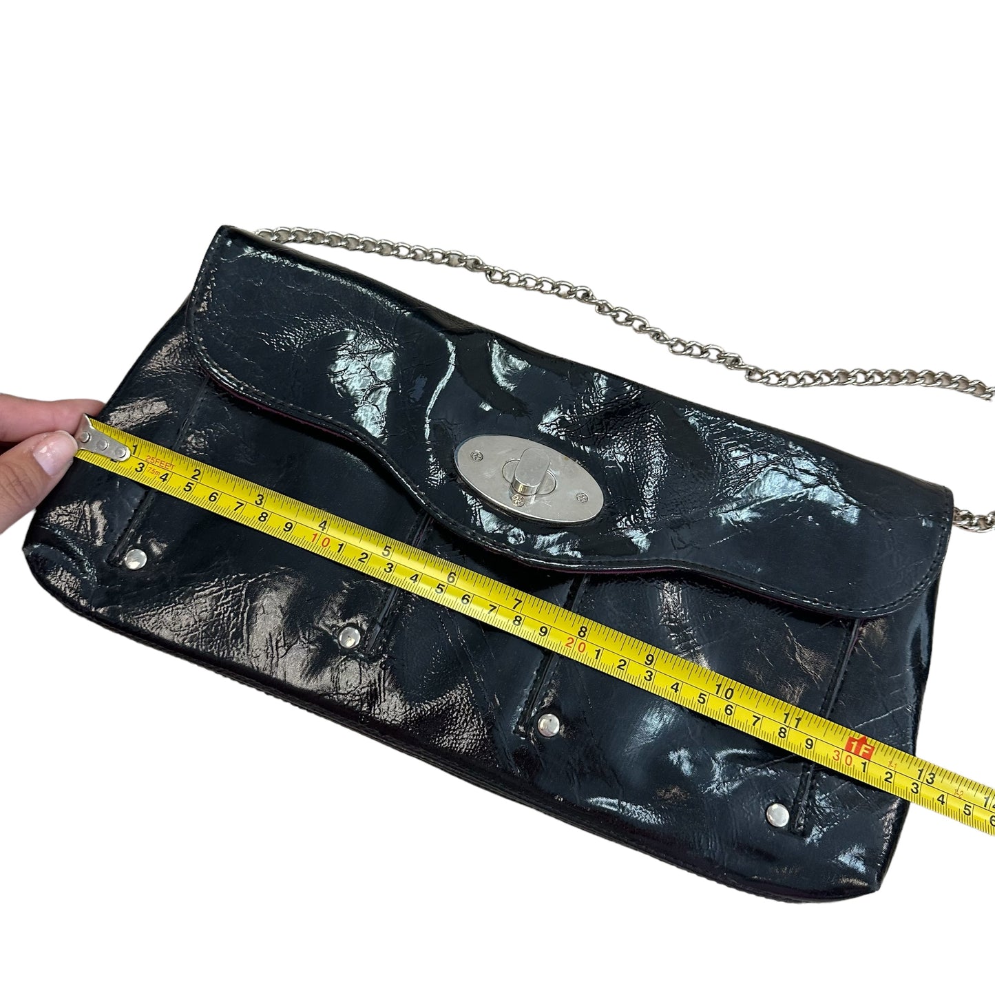 BLACK PATENT LEATHER ENVELOPE SHOULDER BAG