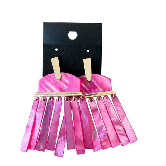 KENDRA SCOTT LAYNE STATEMENT EARRINGS MAGENTA PEARL GOLD 255 OS