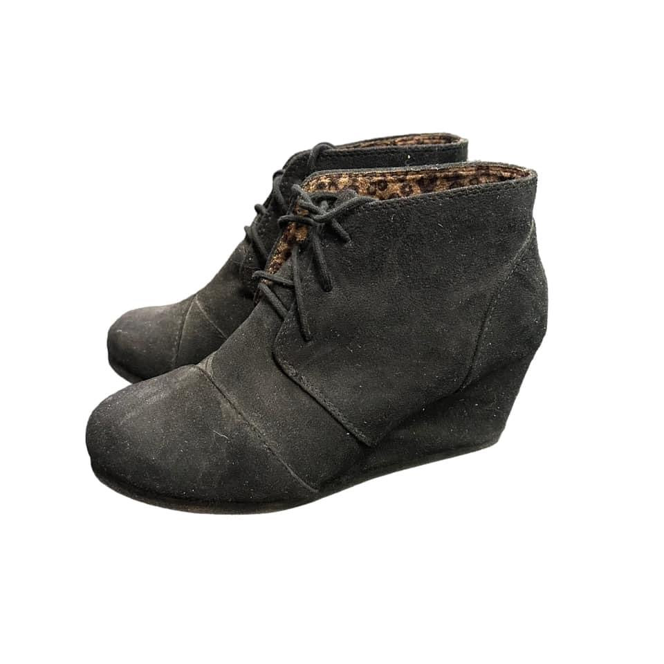 CITY CLASSIFIED BLACK LACE UP BOOTIES - 98  SZ 8.5 $9.99