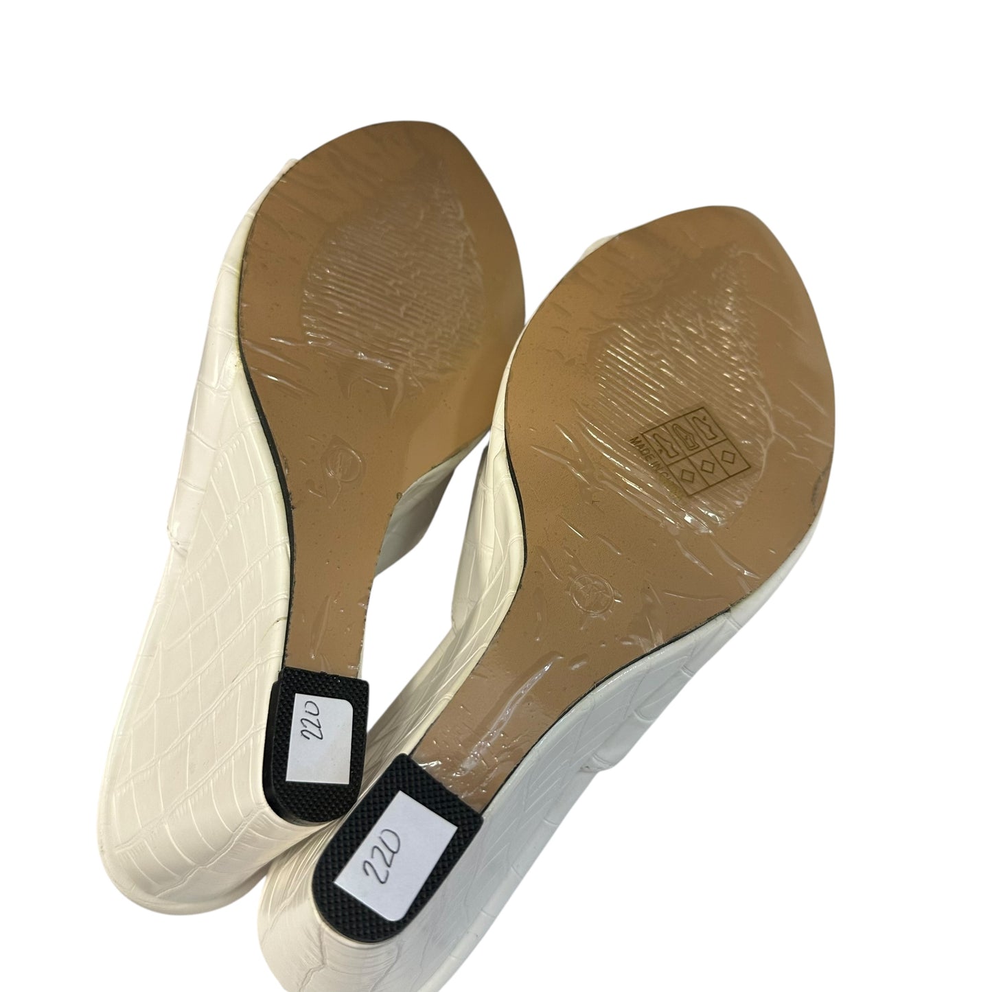 WHITE EMBOSSED FAUX LEATHER WEDGES 220 Sz 9