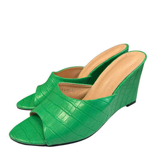 GREEN EMBOSSED FAUX LEATHER WEDGES 220 Sz 9