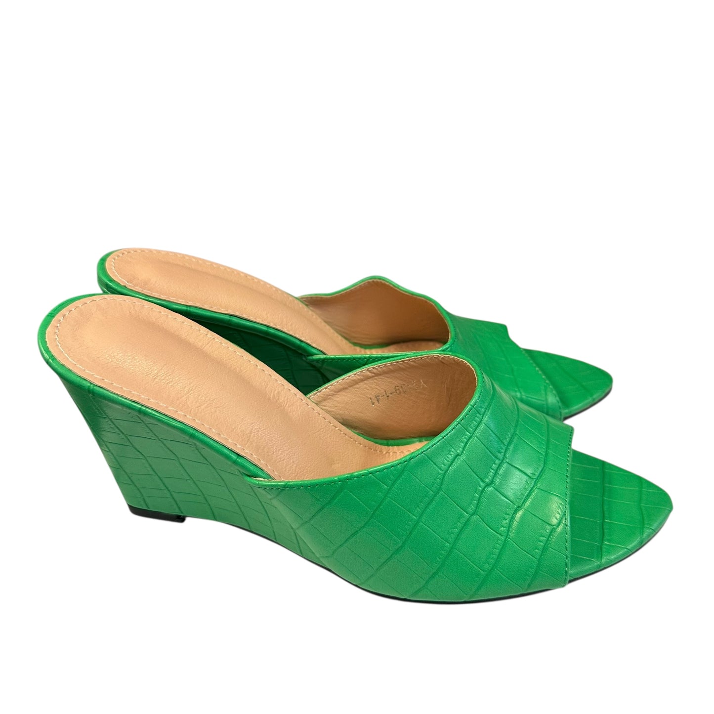 GREEN EMBOSSED FAUX LEATHER WEDGES 220 Sz 9
