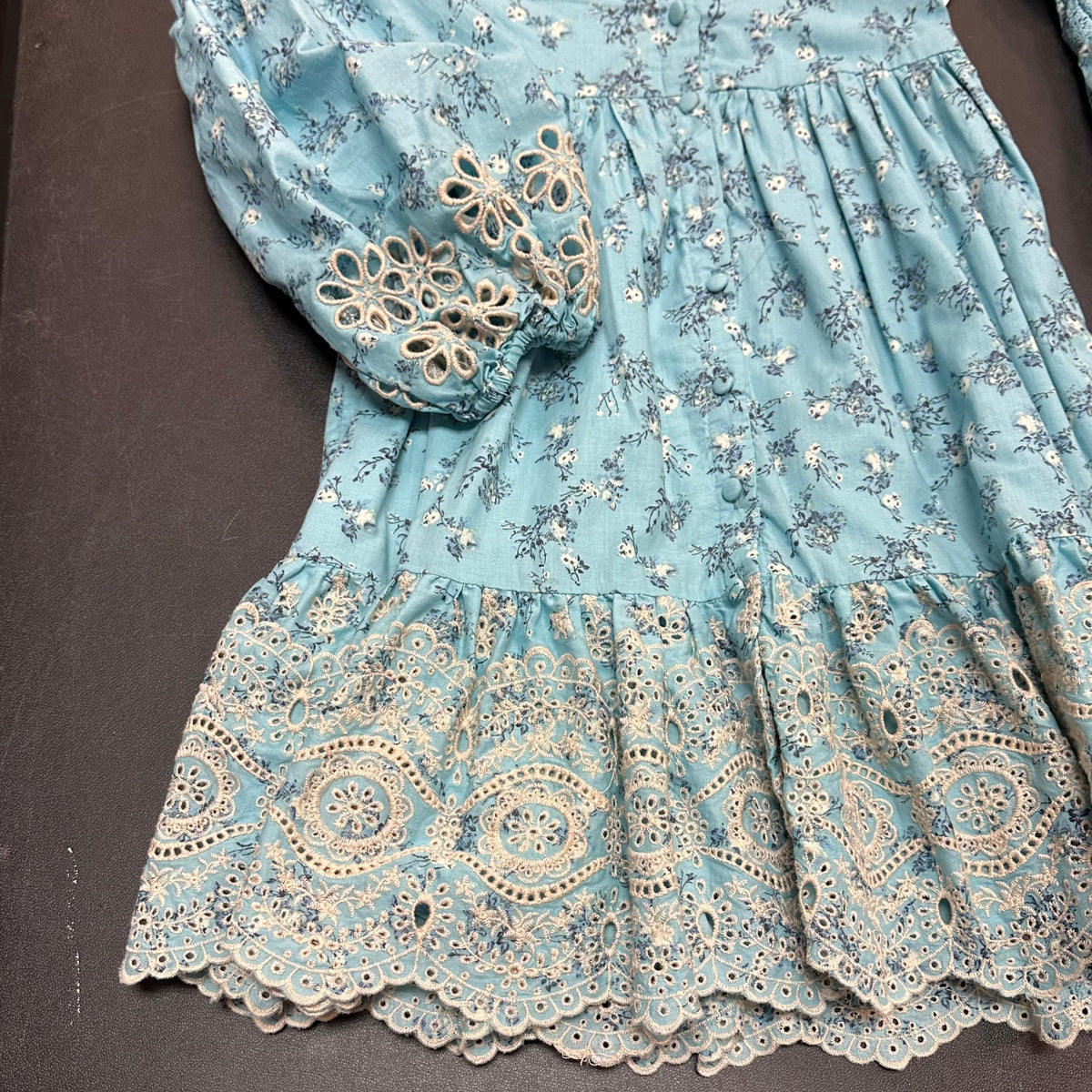 A COLLECTIVE STORY BLUE FLORAL EYELET DRESS 100 XS