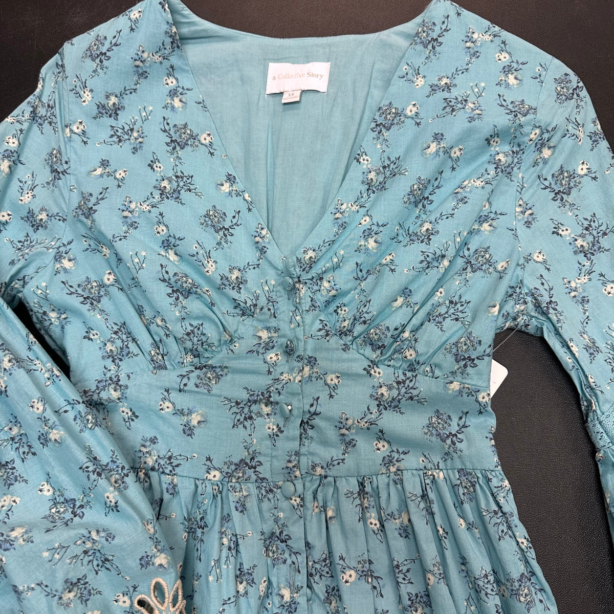 A COLLECTIVE STORY BLUE FLORAL EYELET DRESS 100 XS
