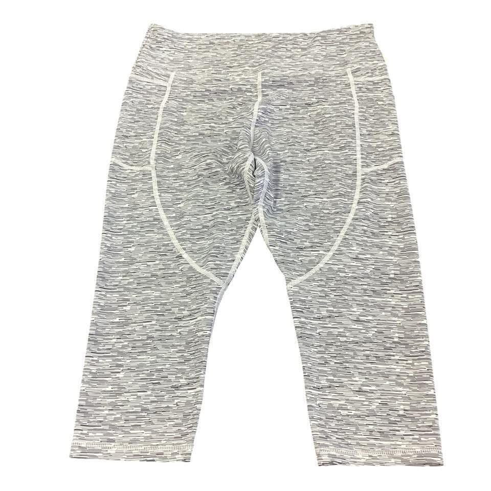 ZYIA ACTIVE BLACK WHITE CAPRIS Sz 16-18