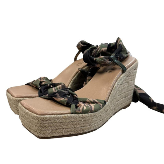 JOURNEE COLLECTION SQUARE TOE ESPADRILLES 201 
NEW 
SZ 8
$16.99