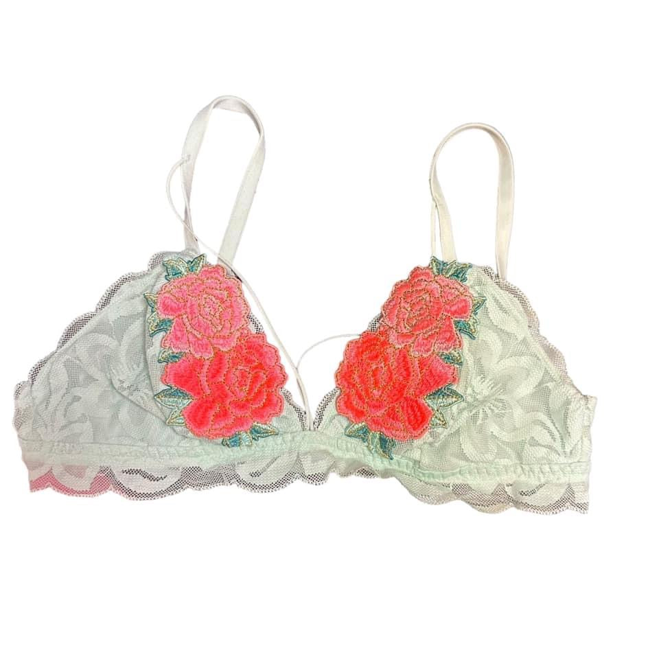 VICTORIA SECRET PINK FLORAL LACE BRALETTE  MEDIUM  $9.99