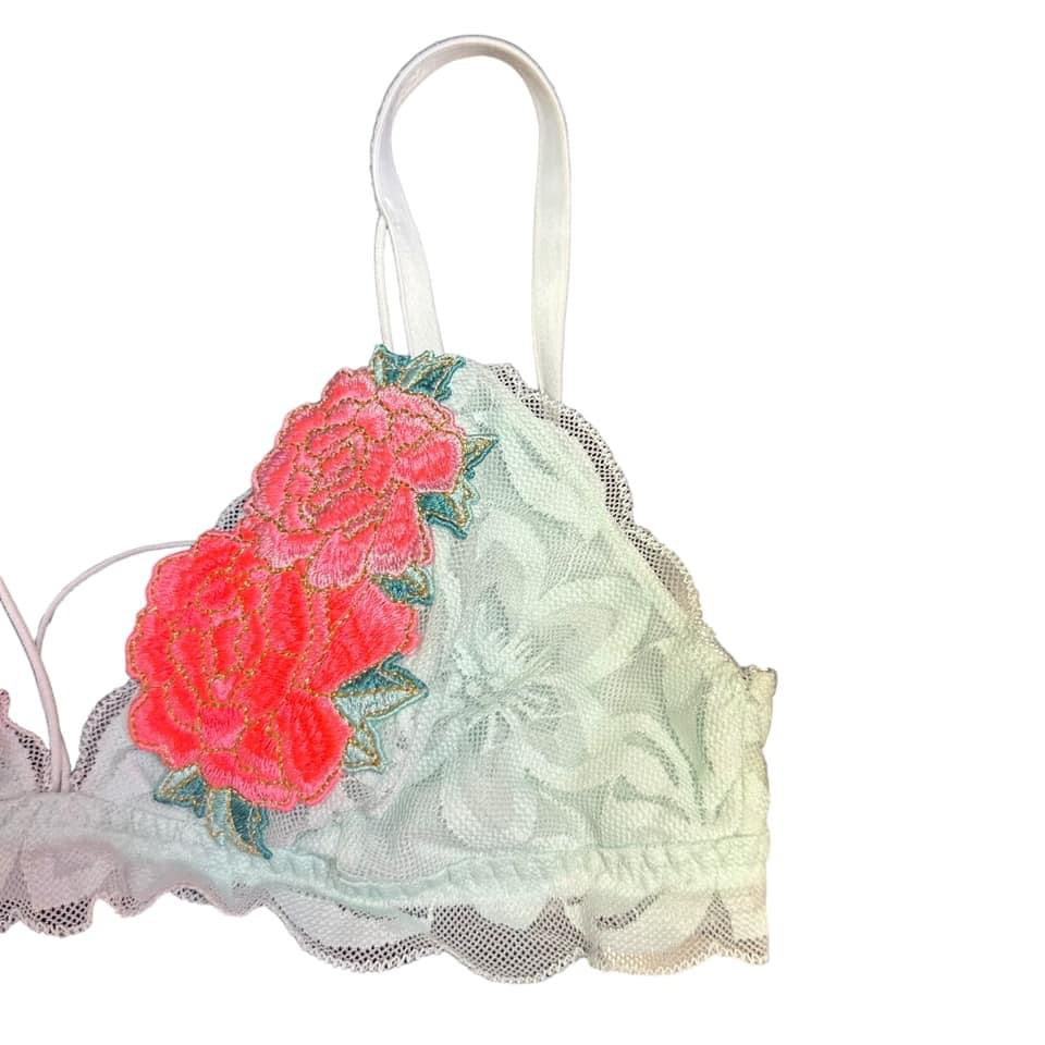 VICTORIA SECRET PINK FLORAL LACE BRALETTE  MEDIUM  $9.99