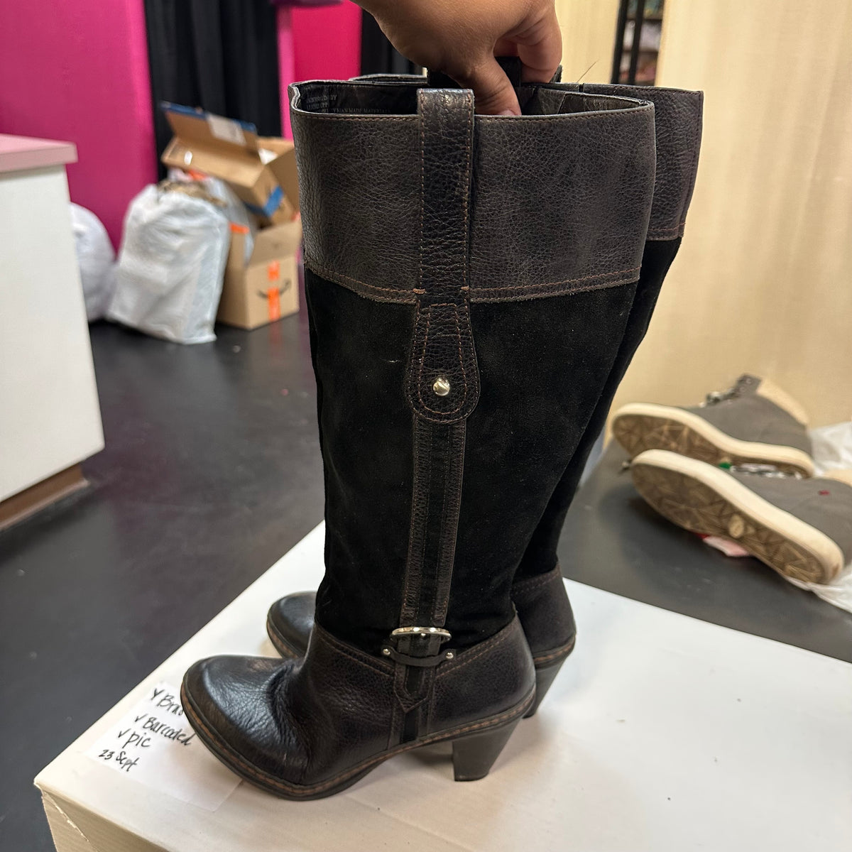 NATURALIZER N5 COMFORT BLACK LEATHER SUEDE BOOTS
Sz 8