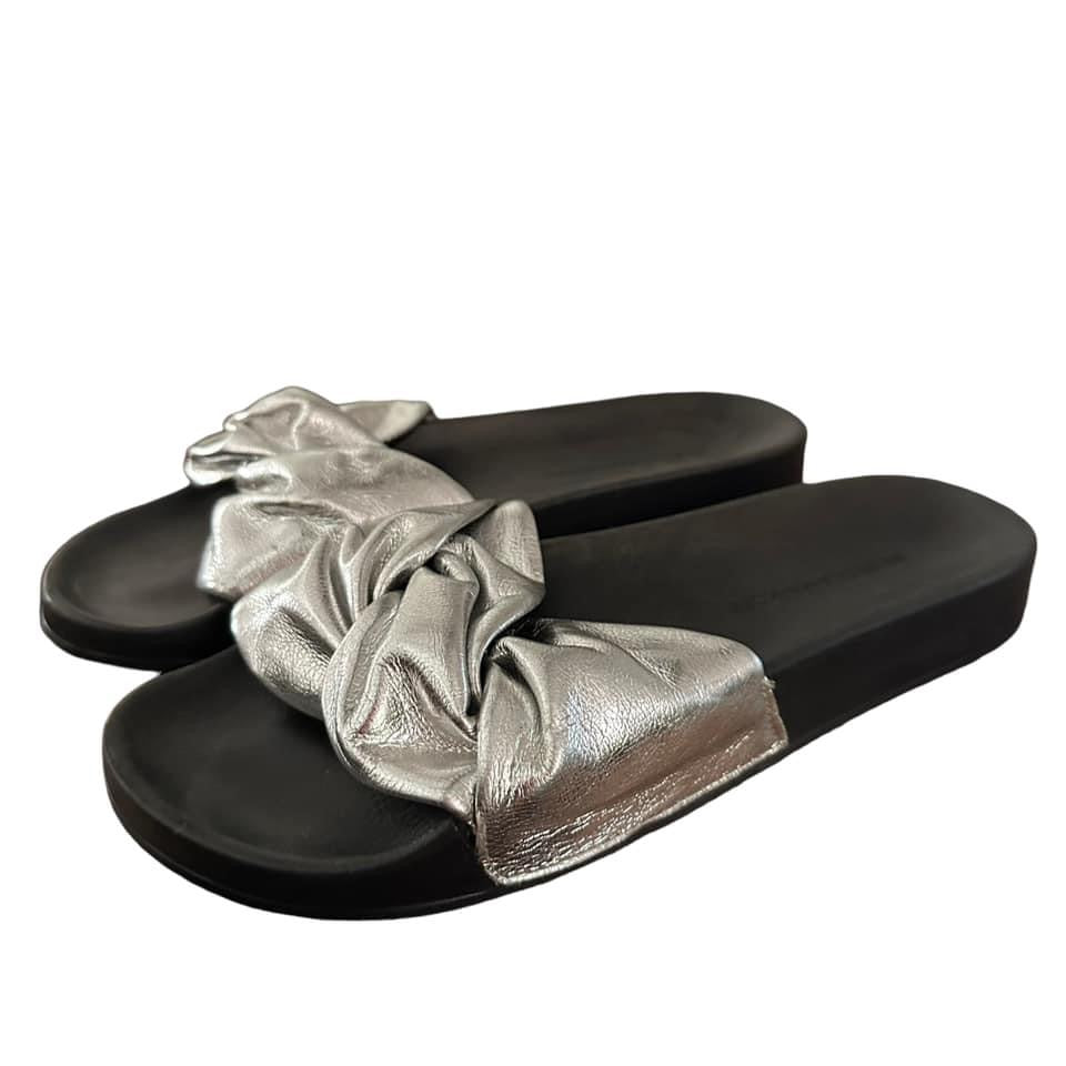 REBECCA MINKOFF SILVER SLIDES – 100 SZ 8