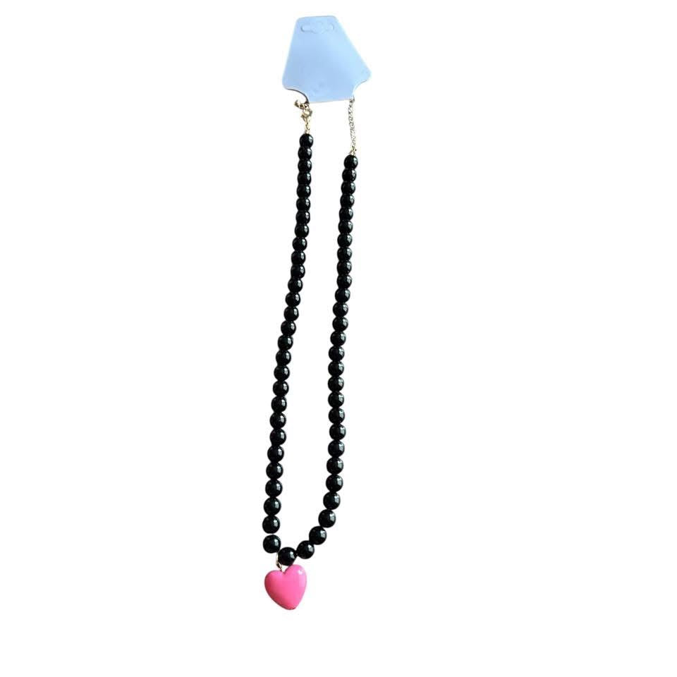 BLACK BEADED PINK HEART NECKLACE 100