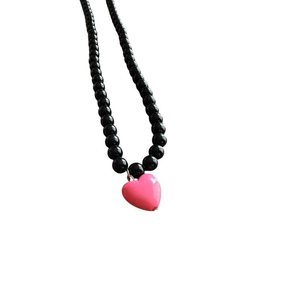 BLACK BEADED PINK HEART NECKLACE 100