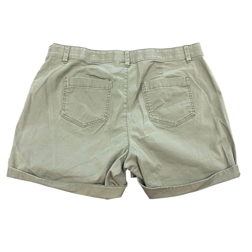 LANE BRYANT GREEN SHORTS 38 Sz 14