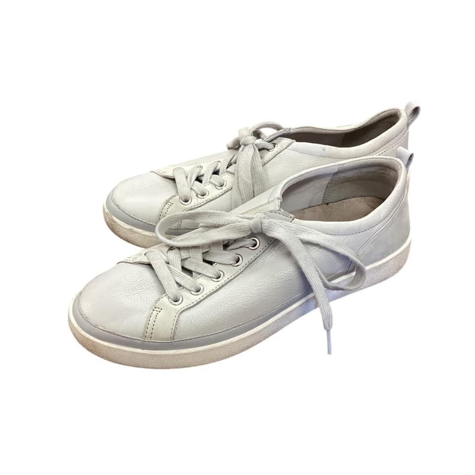 VIONIC WHITE SNEAKERS  SIZE 9.5